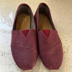 Toms Burgundy 11 slip on shoes